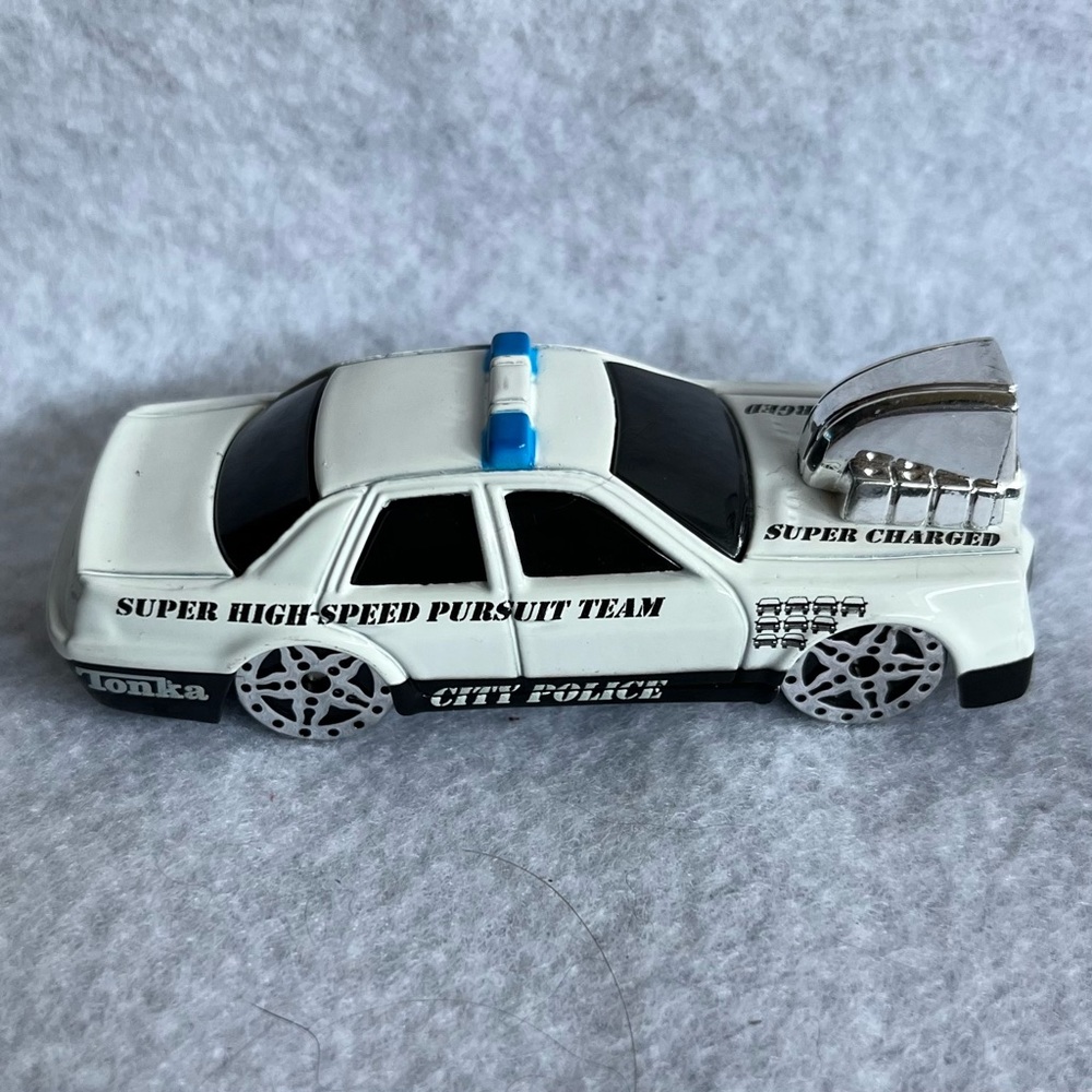 Maisto White SUPER CHARGED CITY POLICE Car 2005 Tonka
